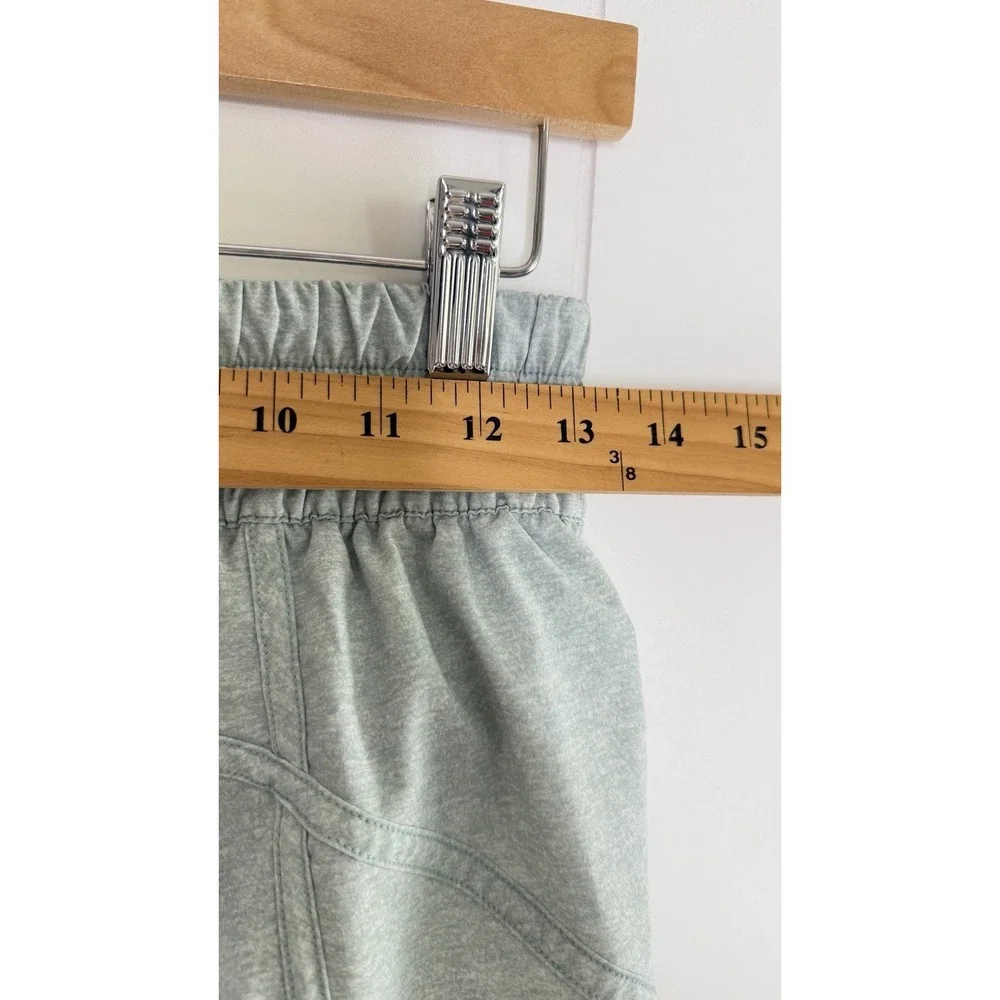 Lululemon Tracker Short V *4